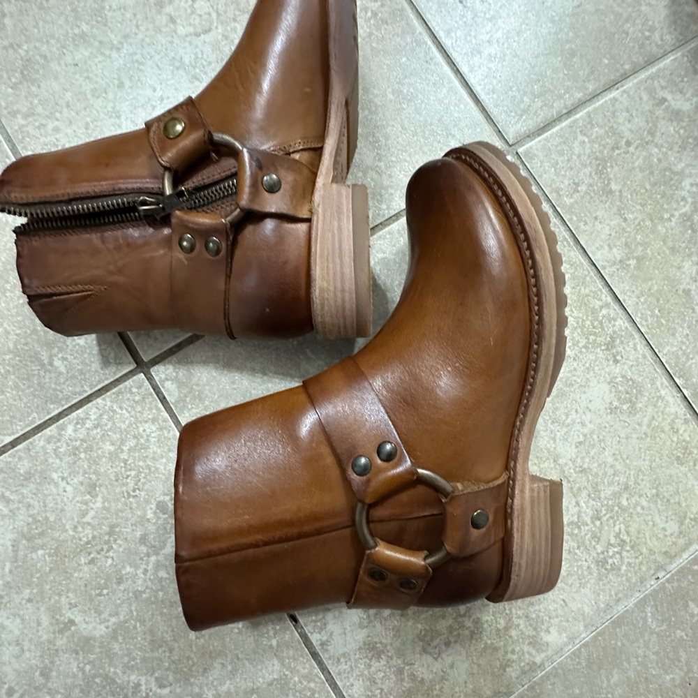 Brown Leather Ankle Boots FRYE $395